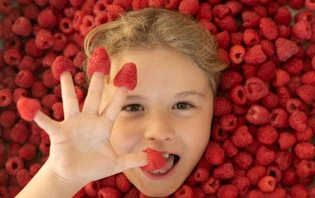 Chipsy truskawkowe bezglutenowe dla dzieci bio jako zdrowa przekąska na każdą okazję