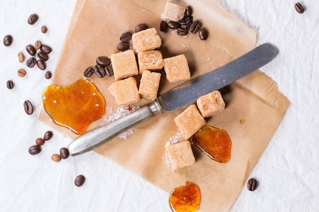 Krówki słony karmel bezmleczne bezglutenowe bio jako alternatywa dla tradycyjnych słodyczy