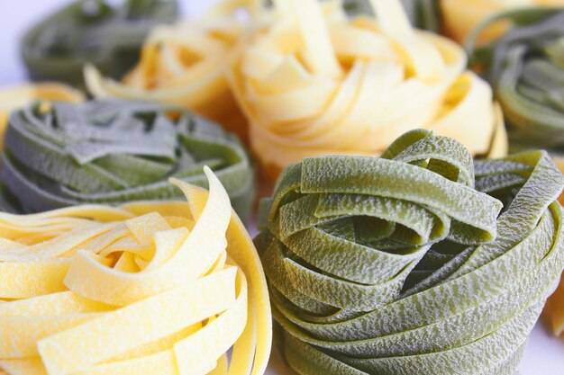 Makaron gryczany bezglutenowy bio tagliatelle w kuchni domowej