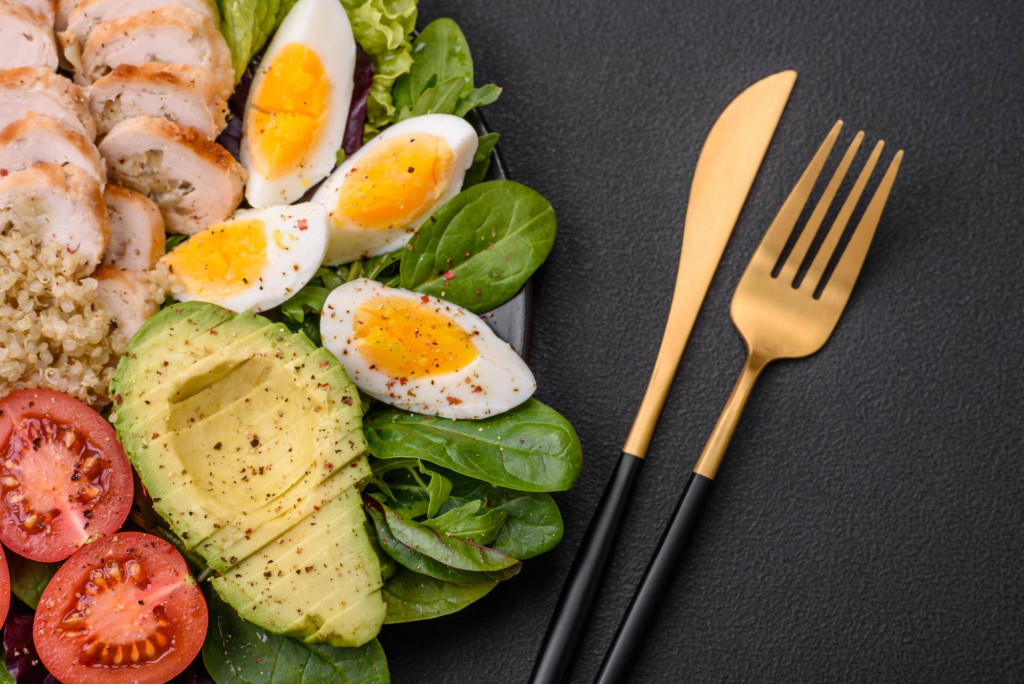 Dieta keto ile posiłków dziennie wybrać?
